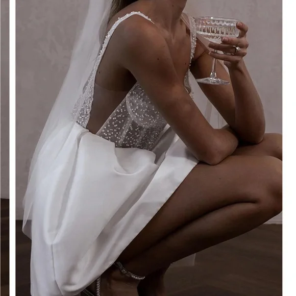 V. Chapman White Wedding Dress - Picture 2 of 9